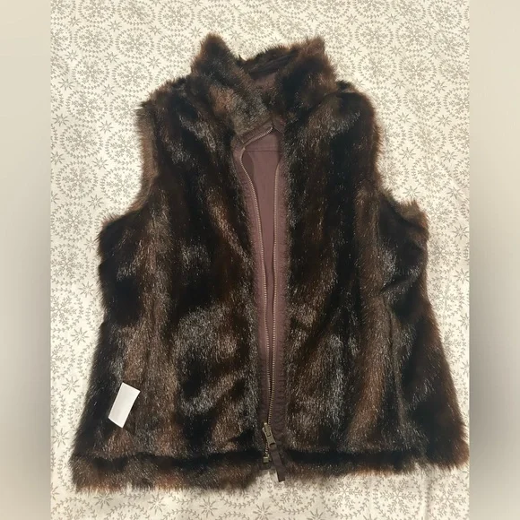 Reversible YKK Women’s Faux Animal Fur Vest - Picture 2 of 3